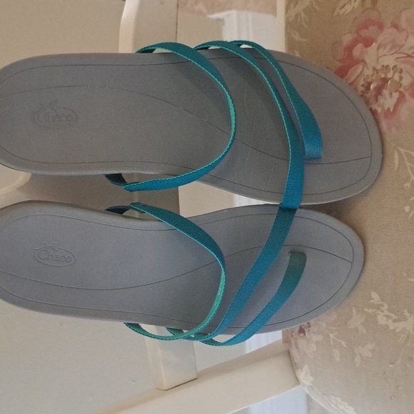 Chaco torquoise slide sandal size 8 adorable very very nice condition - Picture 4 of 7
